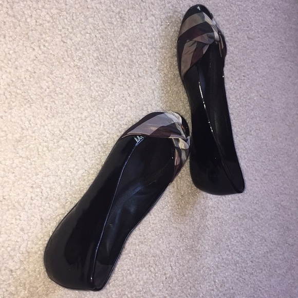 Burberry Flats - Picture 6 of 7
